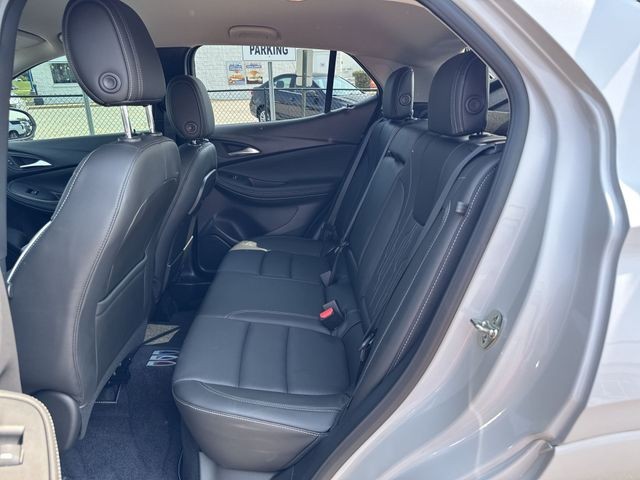 Buick Encore GX Vehicle Full-screen Gallery Image 28
