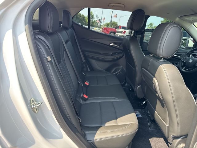 Buick Encore GX Vehicle Full-screen Gallery Image 30