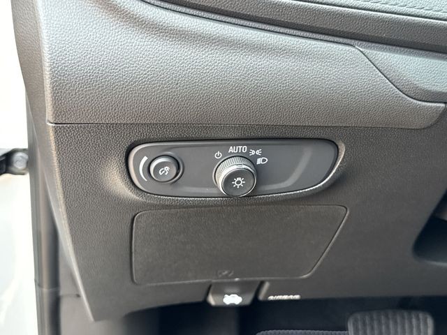Buick Encore GX Vehicle Full-screen Gallery Image 38