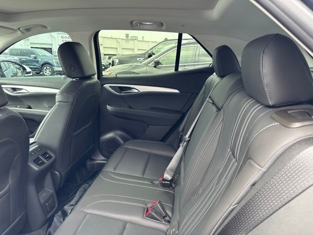 Buick Envision Vehicle Full-screen Gallery Image 10
