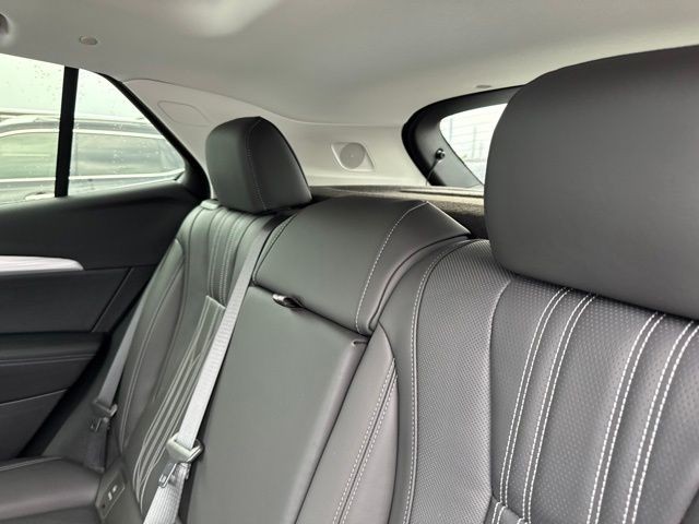 Buick Envision Vehicle Full-screen Gallery Image 11