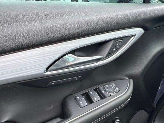 Buick Envision Vehicle Full-screen Gallery Image 16