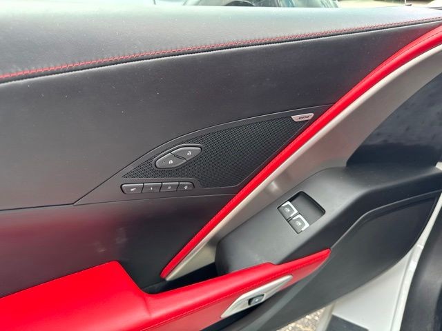 Chevrolet Corvette Vehicle Full-screen Gallery Image 11
