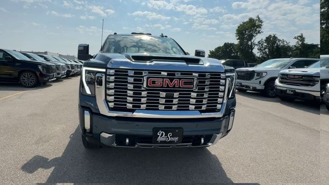 GMC Sierra 2500HD Vehicle Full-screen Gallery Image 03