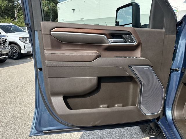 GMC Sierra 2500HD Vehicle Full-screen Gallery Image 27