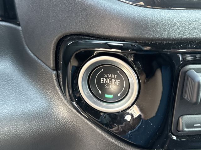 Chevrolet Silverado 1500 Vehicle Full-screen Gallery Image 21