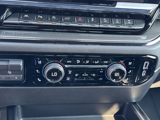 Chevrolet Silverado 1500 Vehicle Full-screen Gallery Image 22