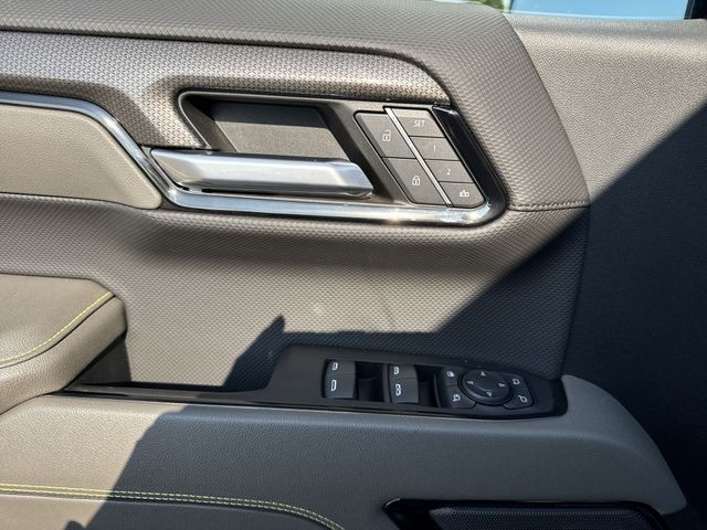 Chevrolet Silverado 1500 Vehicle Full-screen Gallery Image 28