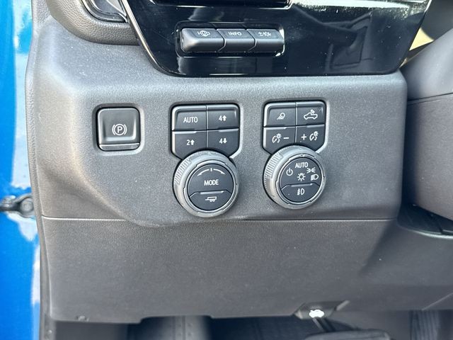 Chevrolet Silverado 1500 Vehicle Full-screen Gallery Image 40