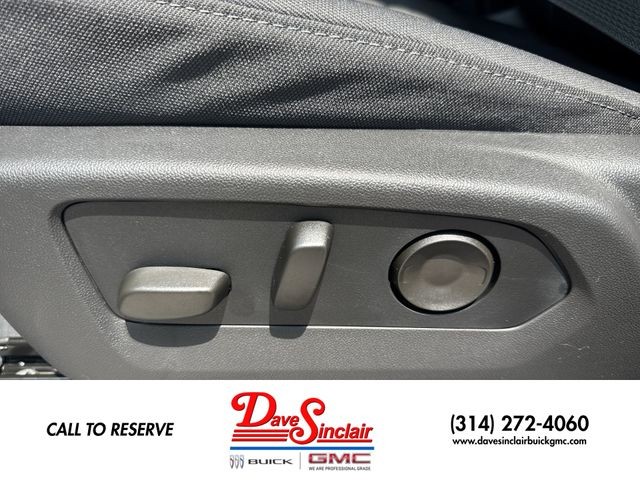 GMC Sierra 1500 Vehicle Full-screen Gallery Image 12