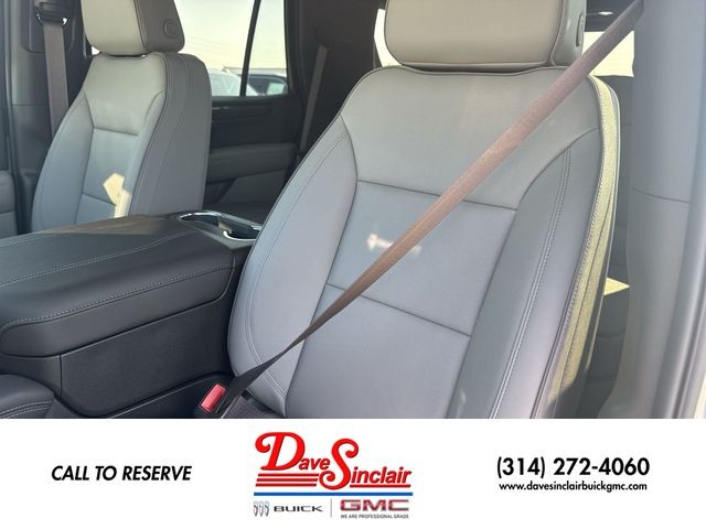 GMC Yukon Vehicle Full-screen Gallery Image 11