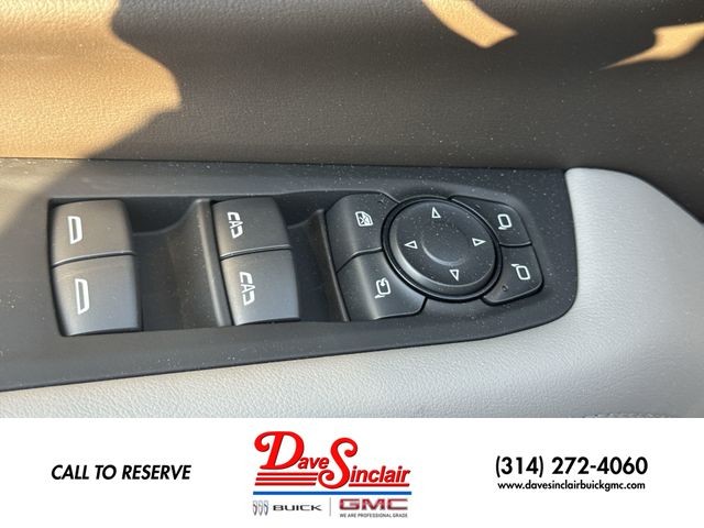GMC Yukon Vehicle Full-screen Gallery Image 13