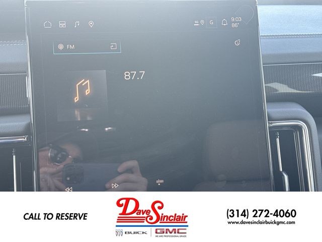 GMC Yukon Vehicle Full-screen Gallery Image 16