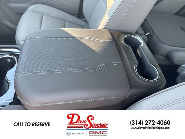 GMC Yukon Vehicle Full-screen Gallery Image 21