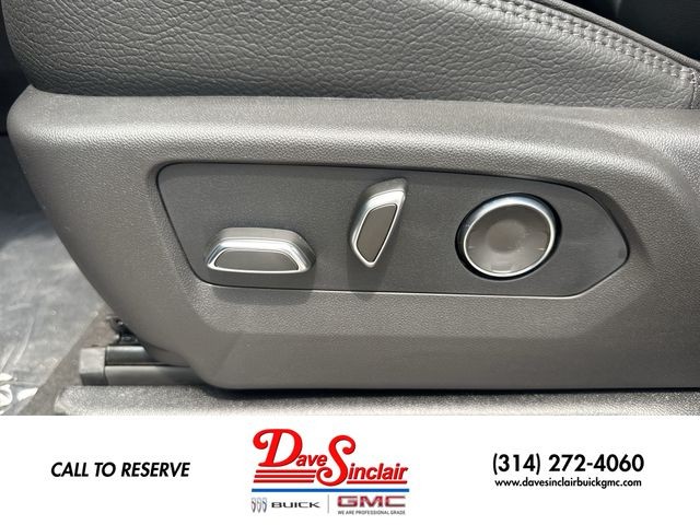 GMC Yukon XL Vehicle Full-screen Gallery Image 12