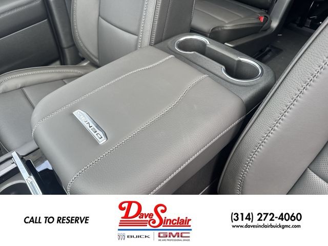 GMC Yukon XL Vehicle Full-screen Gallery Image 21