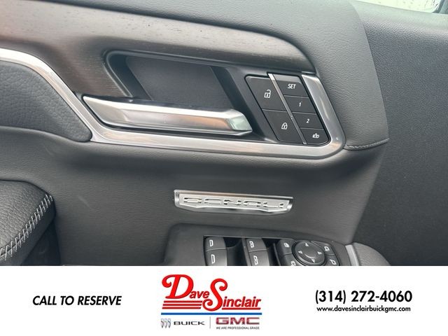 GMC Sierra 1500 Vehicle Full-screen Gallery Image 13