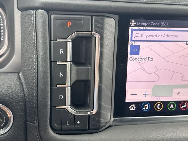 GMC Yukon Vehicle Full-screen Gallery Image 20