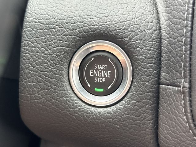 GMC Yukon Vehicle Full-screen Gallery Image 21