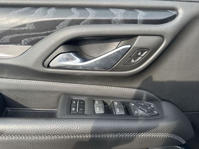 GMC Yukon Vehicle Full-screen Gallery Image 28