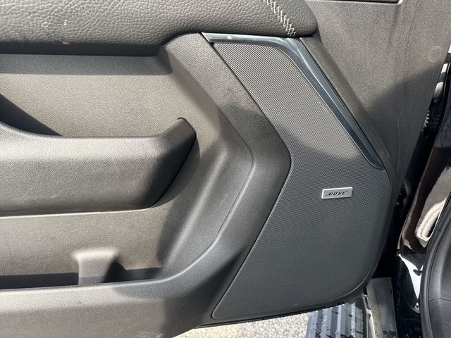 GMC Yukon Vehicle Full-screen Gallery Image 29