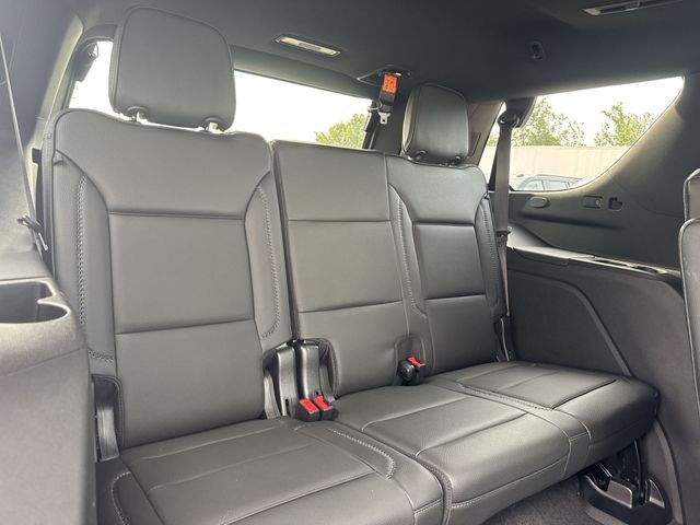 GMC Yukon Vehicle Full-screen Gallery Image 32