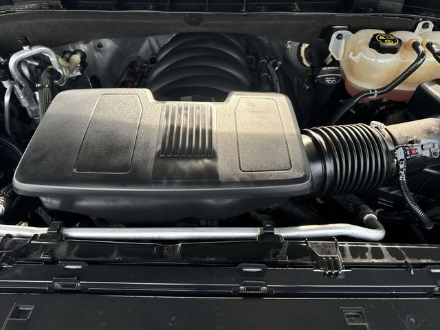 GMC Yukon Vehicle Full-screen Gallery Image 35