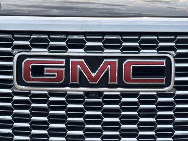 GMC Yukon Vehicle Full-screen Gallery Image 36
