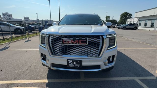 GMC Yukon Vehicle Full-screen Gallery Image 03