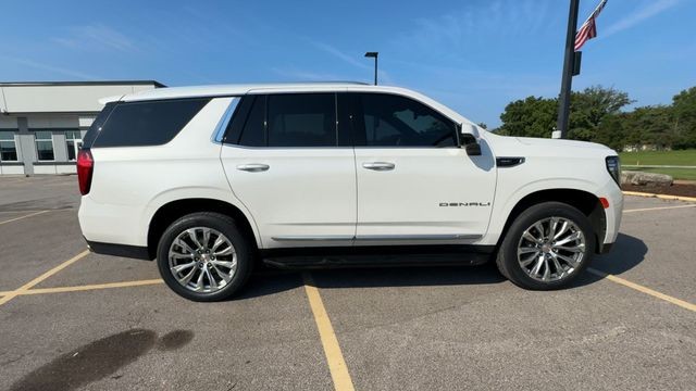 GMC Yukon Vehicle Full-screen Gallery Image 11