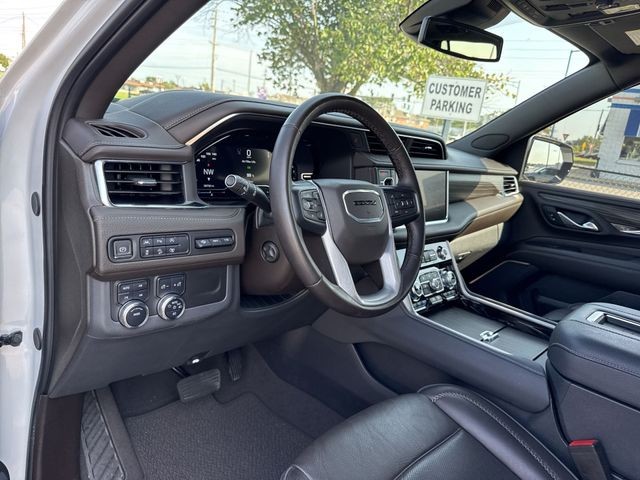 GMC Yukon Vehicle Full-screen Gallery Image 13