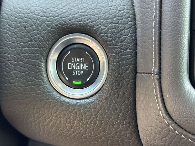 GMC Yukon Vehicle Full-screen Gallery Image 21