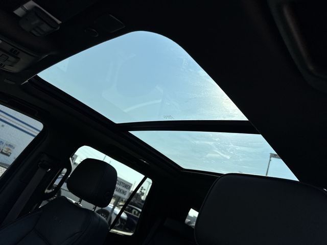 GMC Yukon Vehicle Full-screen Gallery Image 23