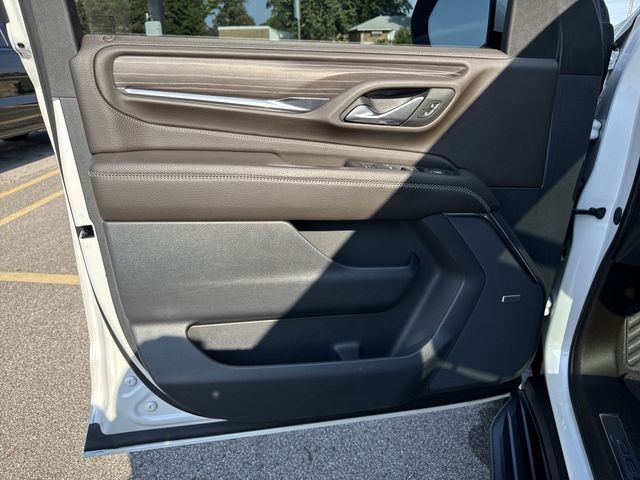 GMC Yukon Vehicle Full-screen Gallery Image 27