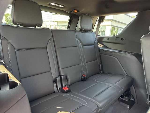GMC Yukon Vehicle Full-screen Gallery Image 32