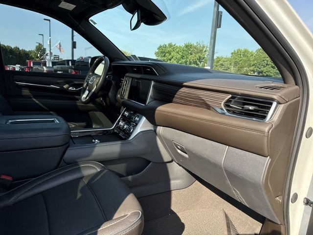 GMC Yukon Vehicle Full-screen Gallery Image 34