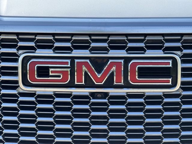 GMC Yukon Vehicle Full-screen Gallery Image 36