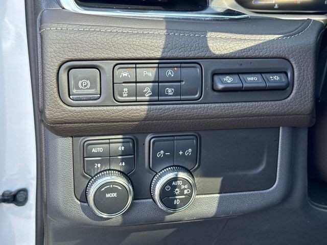 GMC Yukon Vehicle Full-screen Gallery Image 40