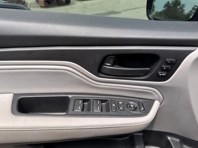 Honda Odyssey Vehicle Full-screen Gallery Image 17