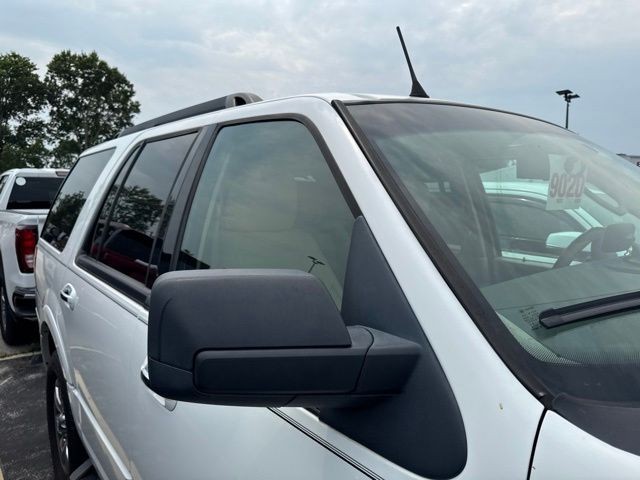 Ford Expedition Vehicle Full-screen Gallery Image 07