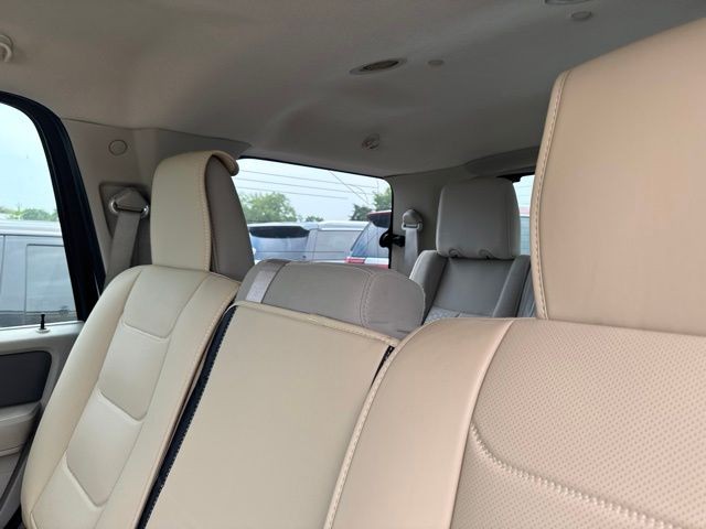 Ford Expedition Vehicle Full-screen Gallery Image 11