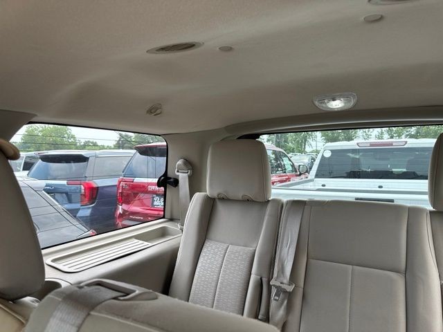 Ford Expedition Vehicle Full-screen Gallery Image 13