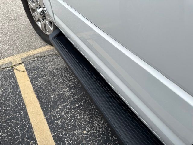 Ford Expedition Vehicle Full-screen Gallery Image 18