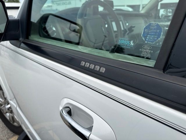 Ford Expedition Vehicle Full-screen Gallery Image 19