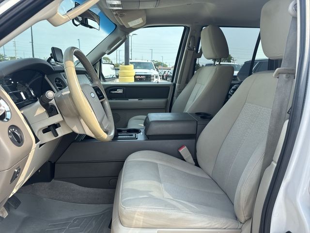 Ford Expedition Vehicle Full-screen Gallery Image 21