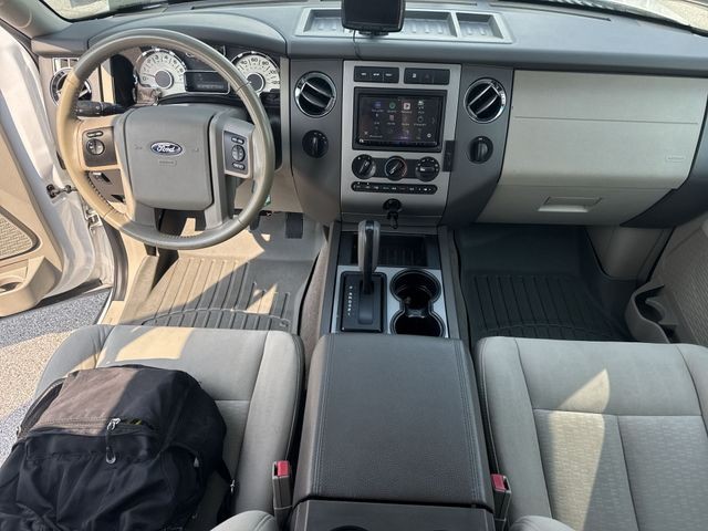 Ford Expedition Vehicle Full-screen Gallery Image 23