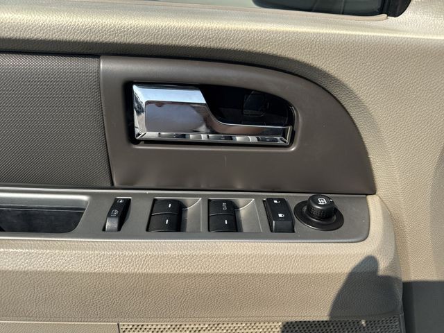 Ford Expedition Vehicle Full-screen Gallery Image 26