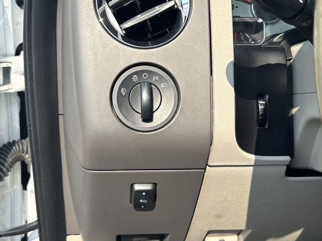 Ford Expedition Vehicle Full-screen Gallery Image 37