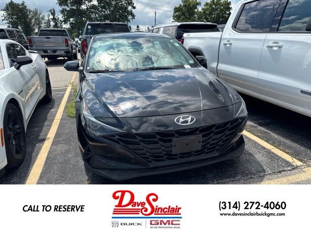 Hyundai Elantra Vehicle Full-screen Gallery Image 04