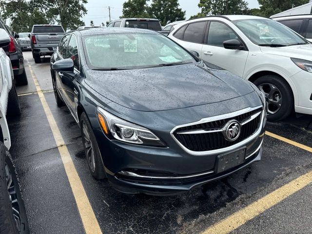 Buick LaCrosse Vehicle Full-screen Gallery Image 05